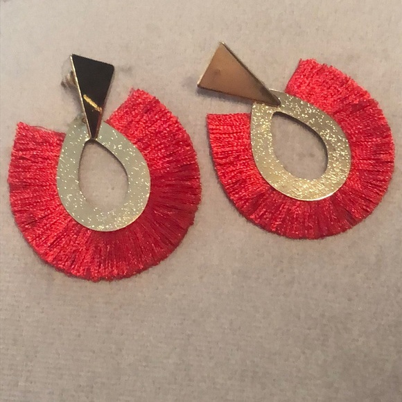 Jewelry - New red tassel earrings